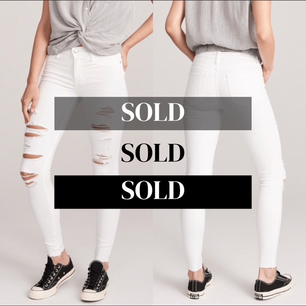 ⛔️SOLD⛔️Abercrombie Distressed Jeans